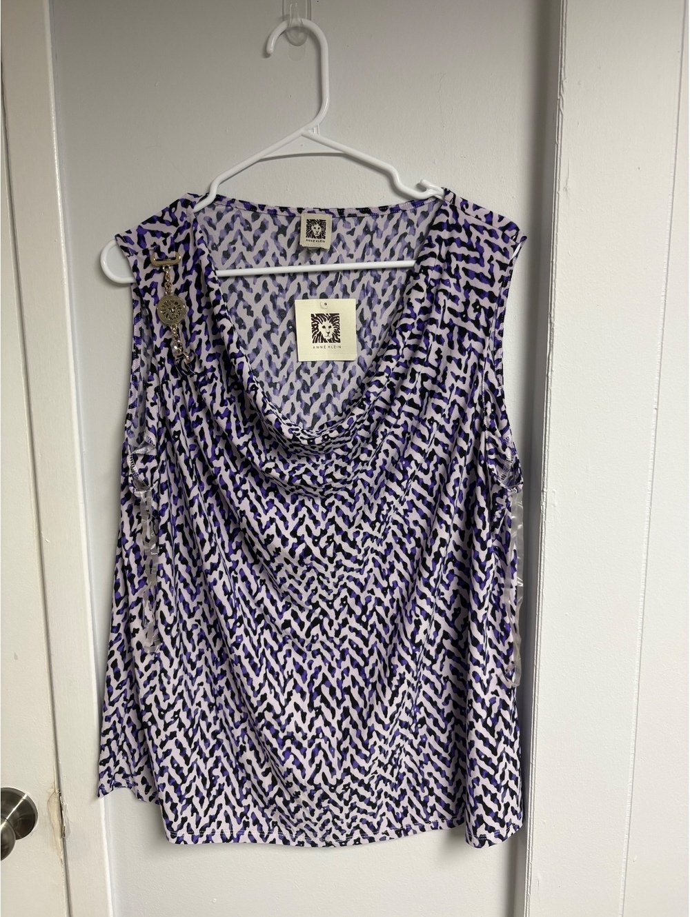 Anne Klein Purple Multi Sleeveless Blouse with Gold Chain Detail Size 1X